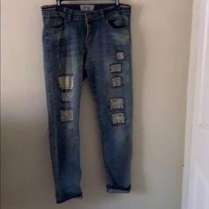 Juniors distressed jean